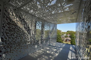 現(xiàn)代穿孔金屬幕墻 設(shè)計藝術(shù)與安裝技術(shù)的完美融合